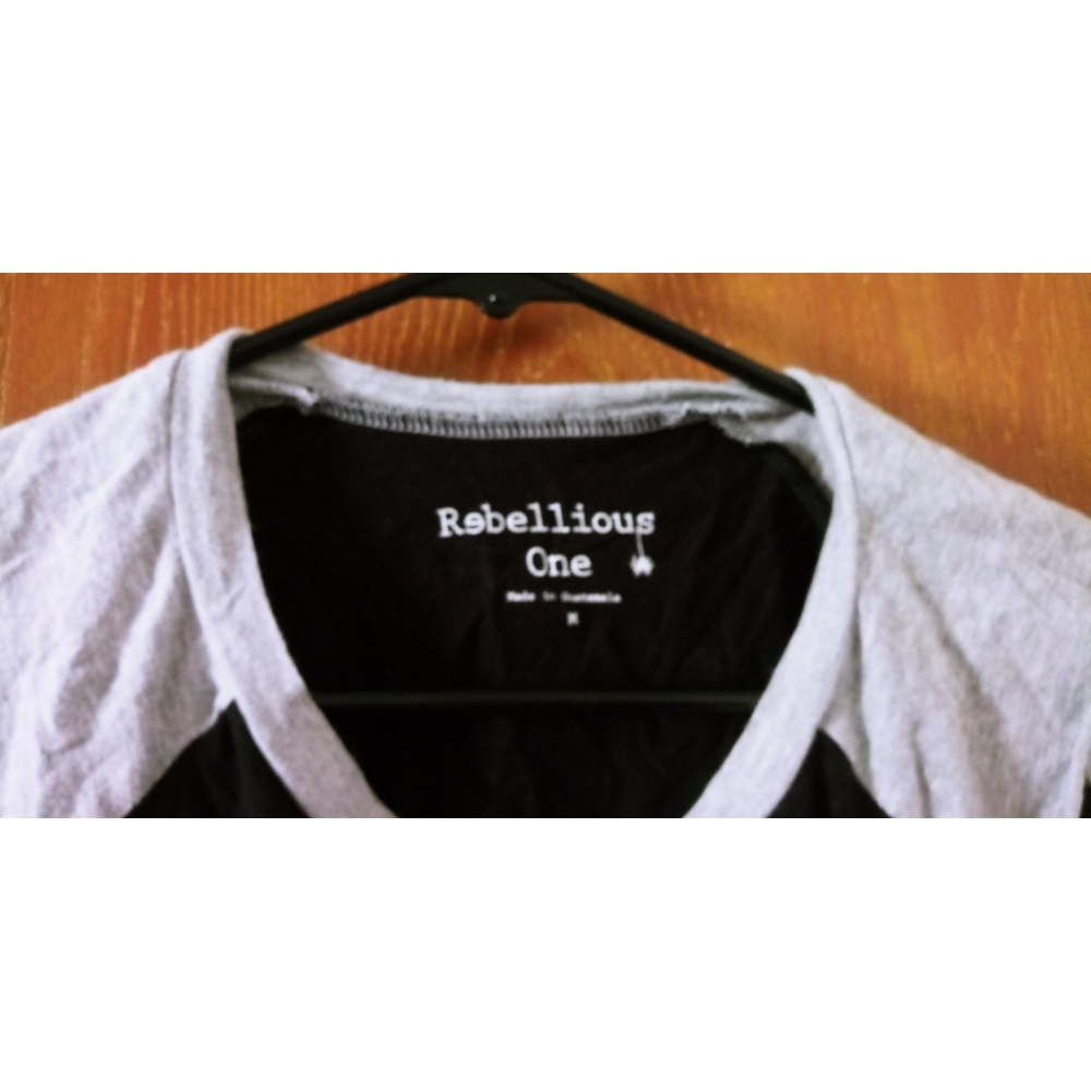 Medium Crop Top - Picture 3 of 3